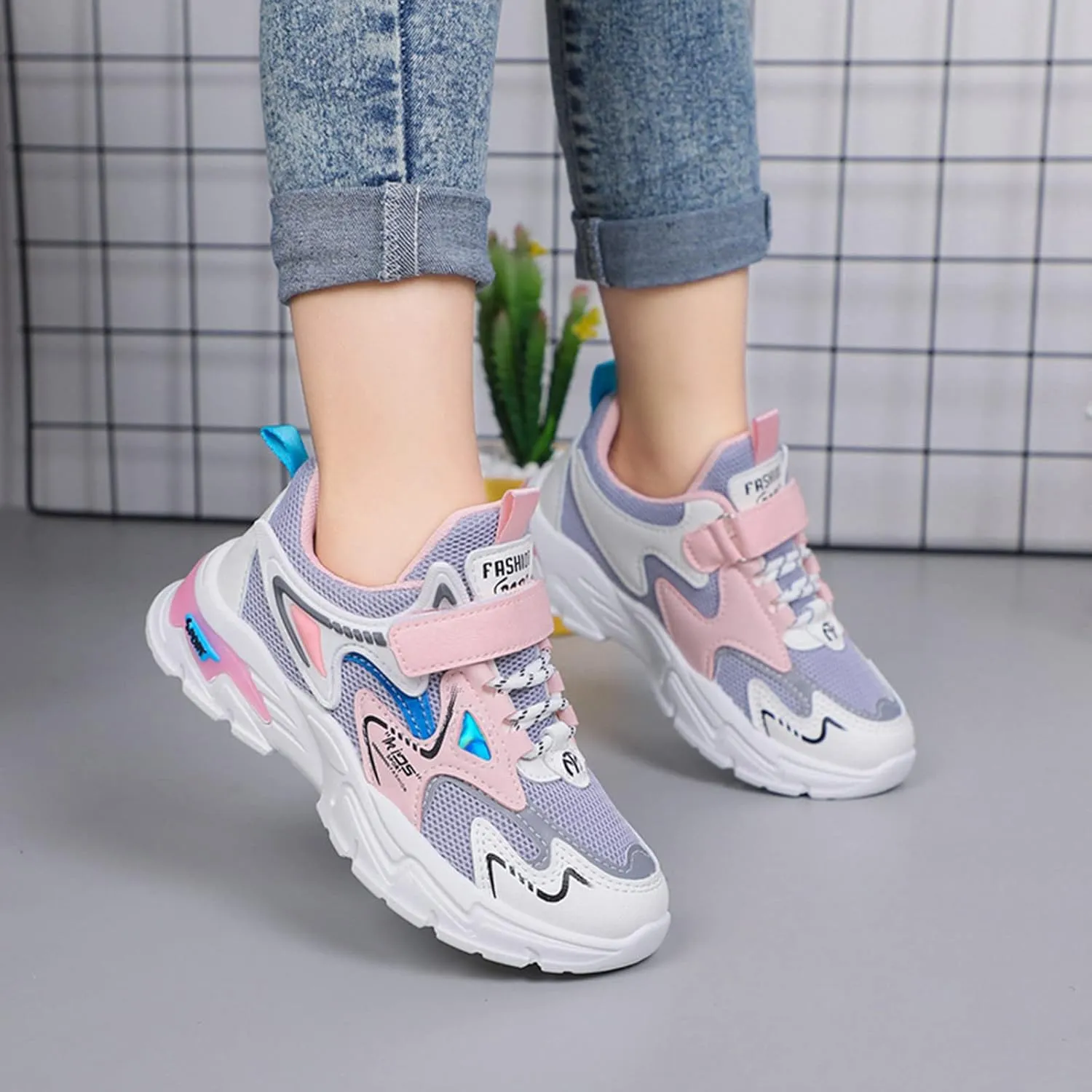 Boys Girls Sneakers, Kids Tennis Shoes for Walking/Running Lightweight Breathable Gym Shoes Light up Shoes for Big Kids