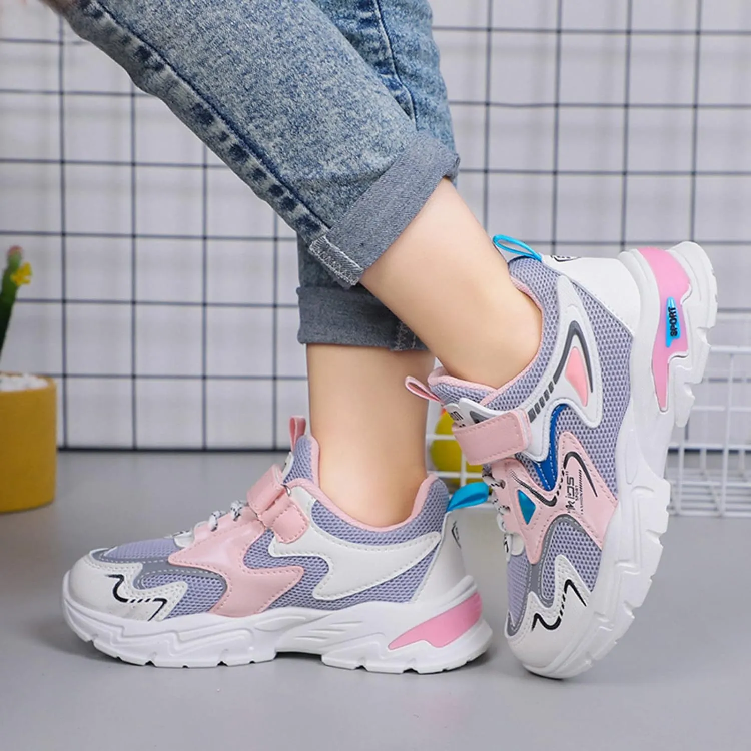 Boys Girls Sneakers, Kids Tennis Shoes for Walking/Running Lightweight Breathable Gym Shoes Light up Shoes for Big Kids