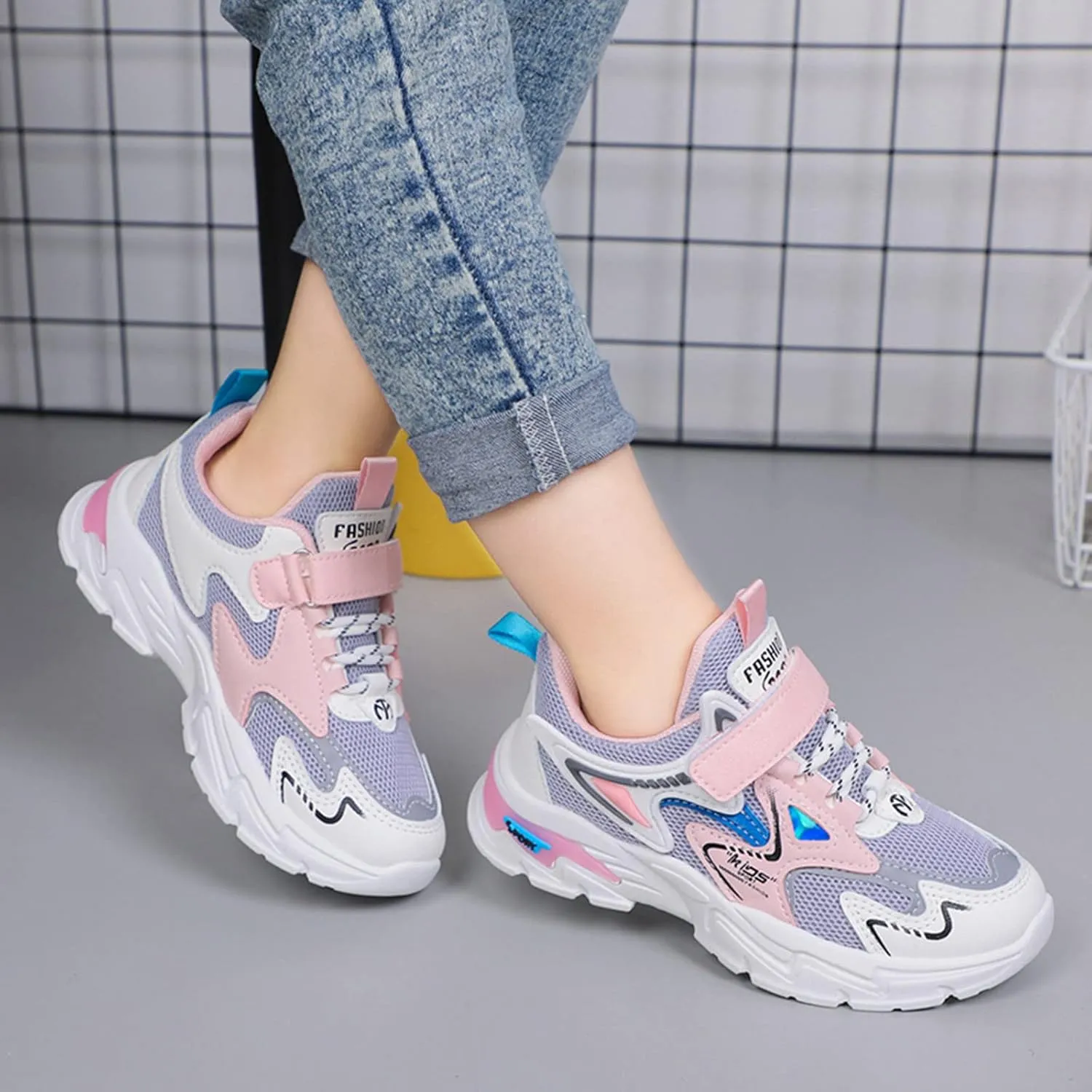 Boys Girls Sneakers, Kids Tennis Shoes for Walking/Running Lightweight Breathable Gym Shoes Light up Shoes for Big Kids