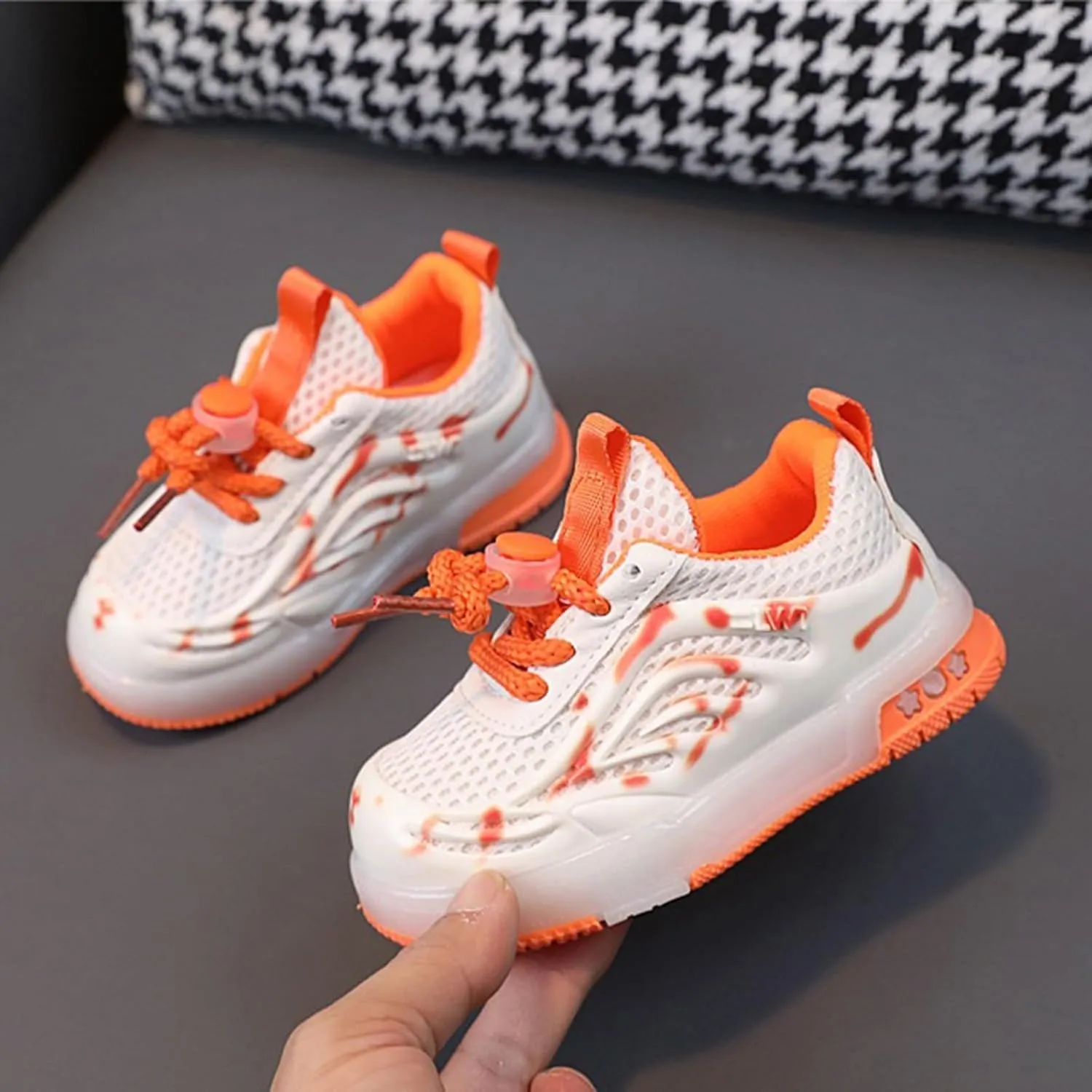 Kids Toddler Light Up Flashing Shoes Girls Boys Lightweight Mesh Breathable Flat Glowing First Walking Sneaker