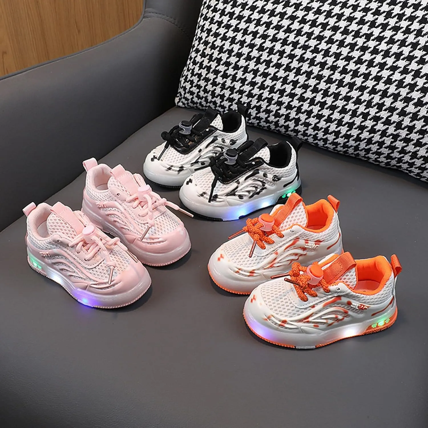 Kids Toddler Light Up Flashing Shoes Girls Boys Lightweight Mesh Breathable Flat Glowing First Walking Sneaker