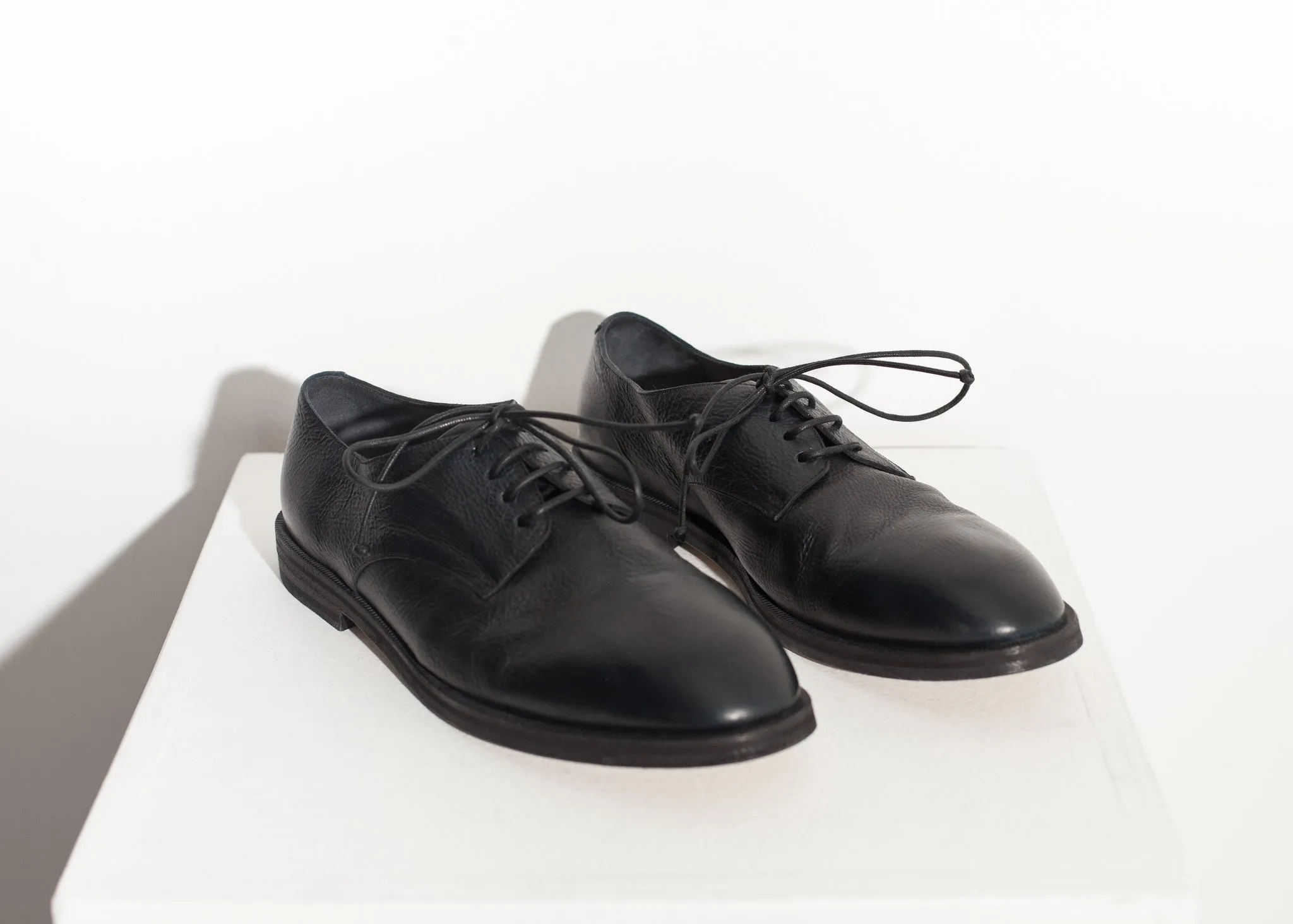 Stiro Oxford in Black - A Stylish and Fashionable Choice