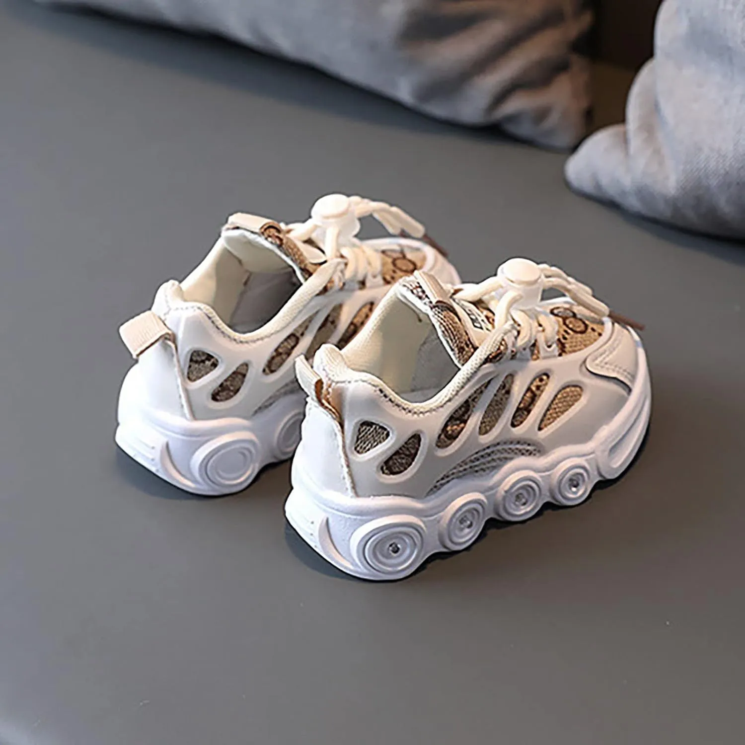 Toddler Boys Girls LED Flashing Sneakers Lightweight Mesh Breathable Soft Sole Anti Slip Comfort Athletic Shoes
