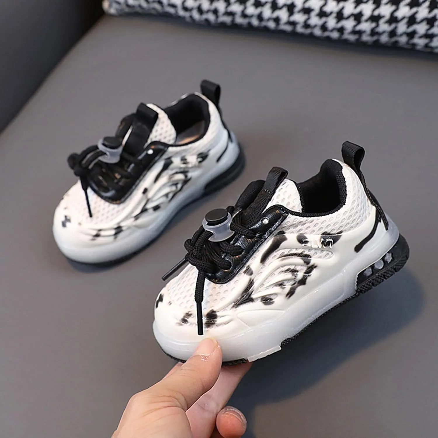 Toddler Boys Girls Light Up Shoes LED Lightweight Mesh Breathable Walking Sneakers Lace Up Soft Soles Sports Shoes