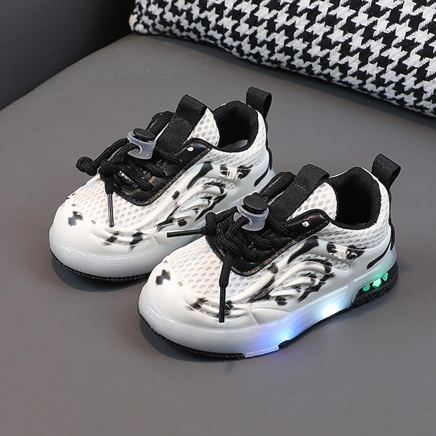 Toddler Boys Girls Light Up Shoes LED Lightweight Mesh Breathable Walking Sneakers Lace Up Soft Soles Sports Shoes