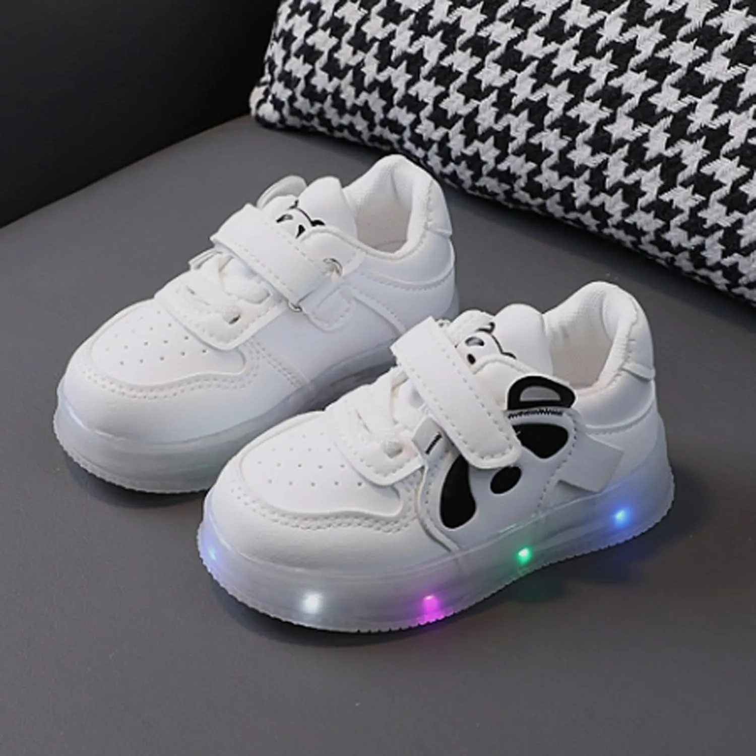 Toddler Boys Girls Light Up Shoes Little-Kids Flashing Soft Bottom Lightweight Breathable First Shoes Sport Sneaker